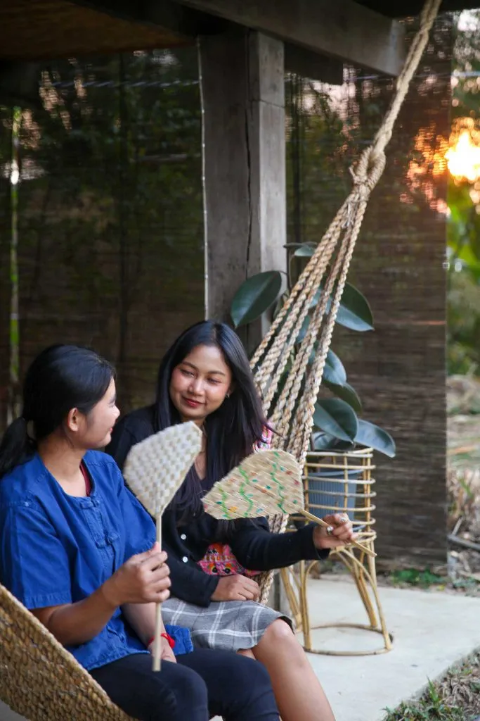 Bamboo fan weaving / สานพัดไม้ไผ่