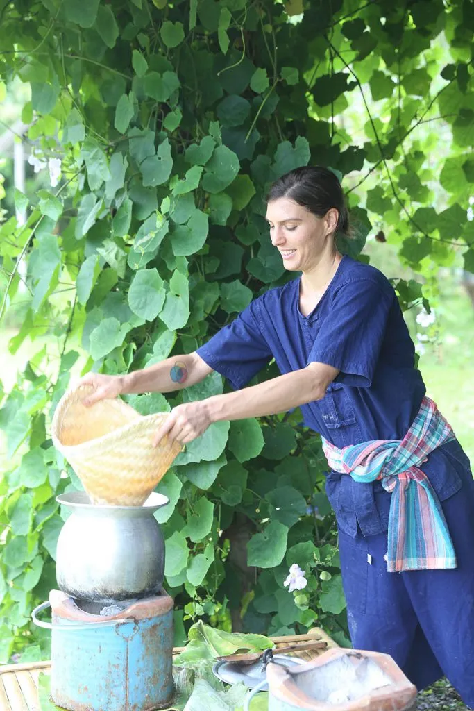Thai herbs & indigo tie-dye / สมุนไพรและย้อมคราม